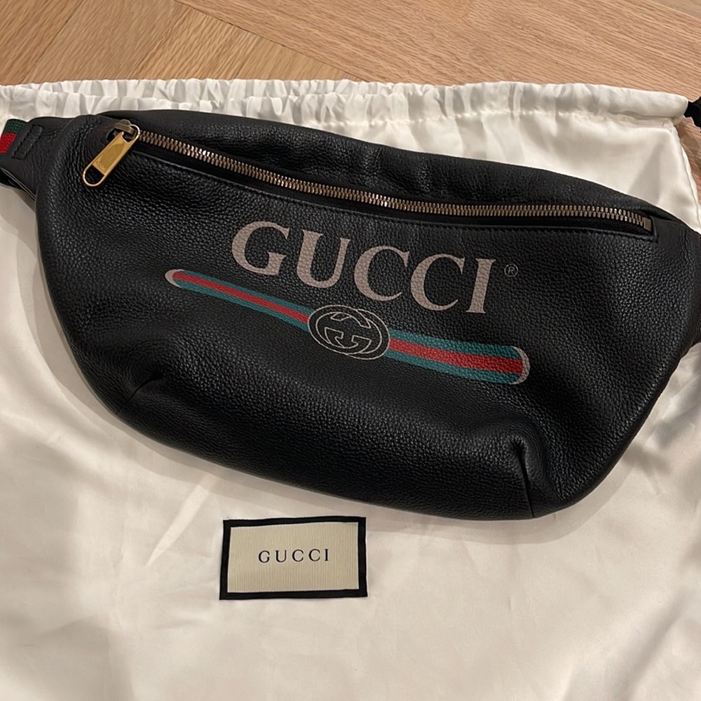 Gucci Grained Calfskin Logo Belt Bag